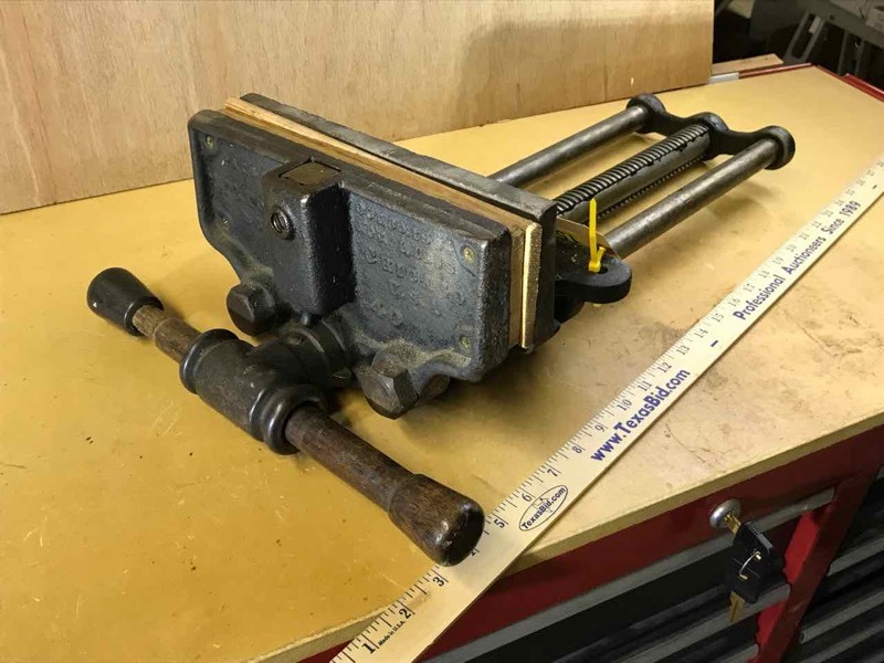 lot 154 image: WCT & LES Company No. 40 woodworkers vise, jaws 10� in. x 3 in. (Chicago, USA)