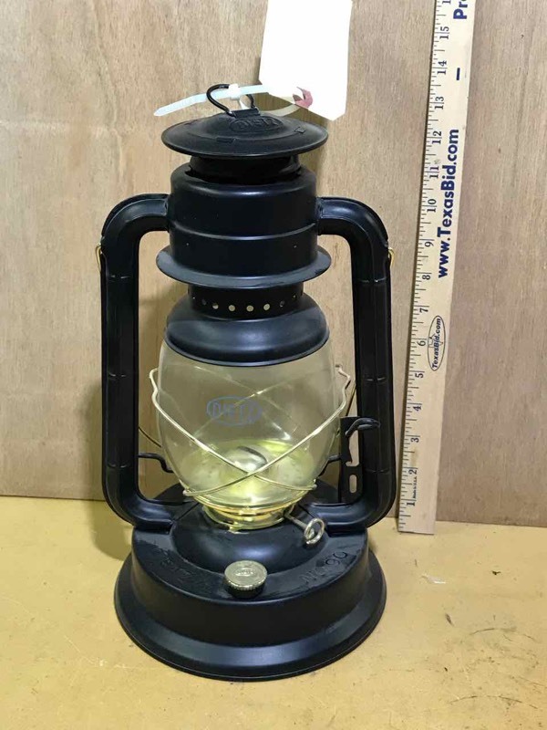 lot 166 image: Dietz Kerosene No. 30, D-Lite lantern