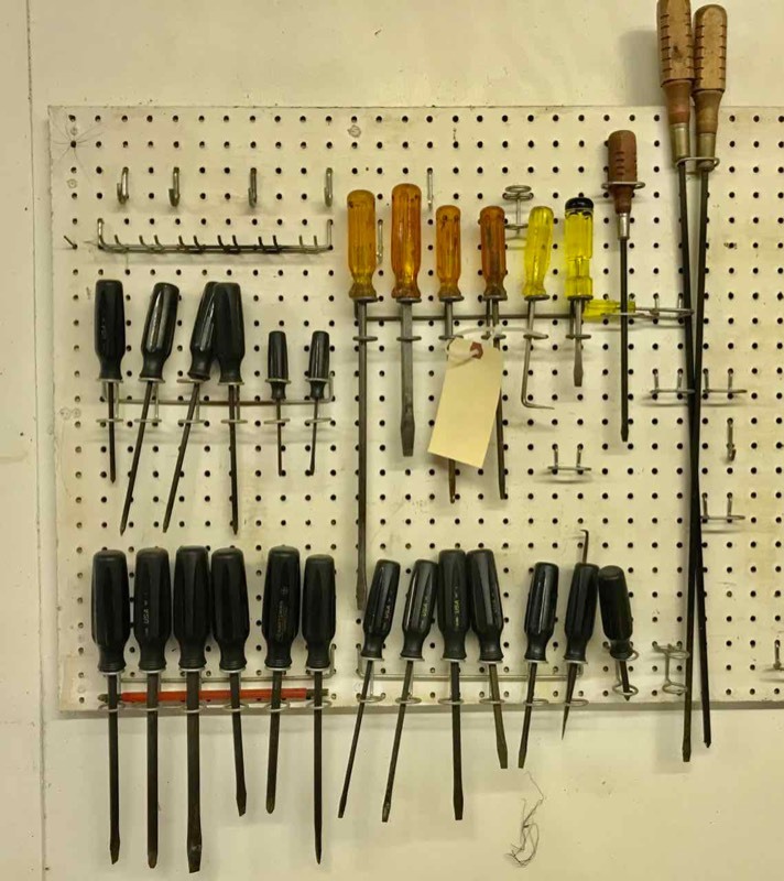lot 195 image: Assorted Screwdrivers