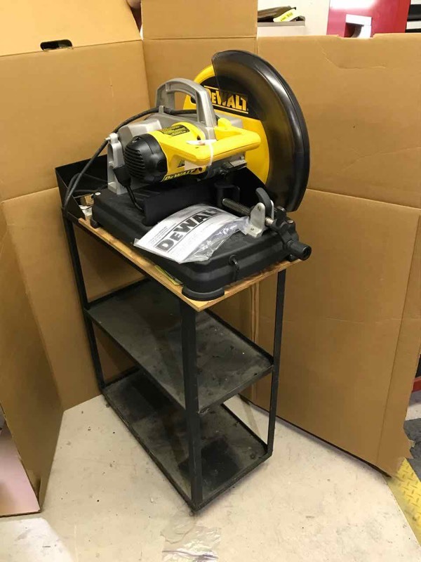 lot 206 image: DeWalt Multi-Cutter Saw, 14� in, Model DW872