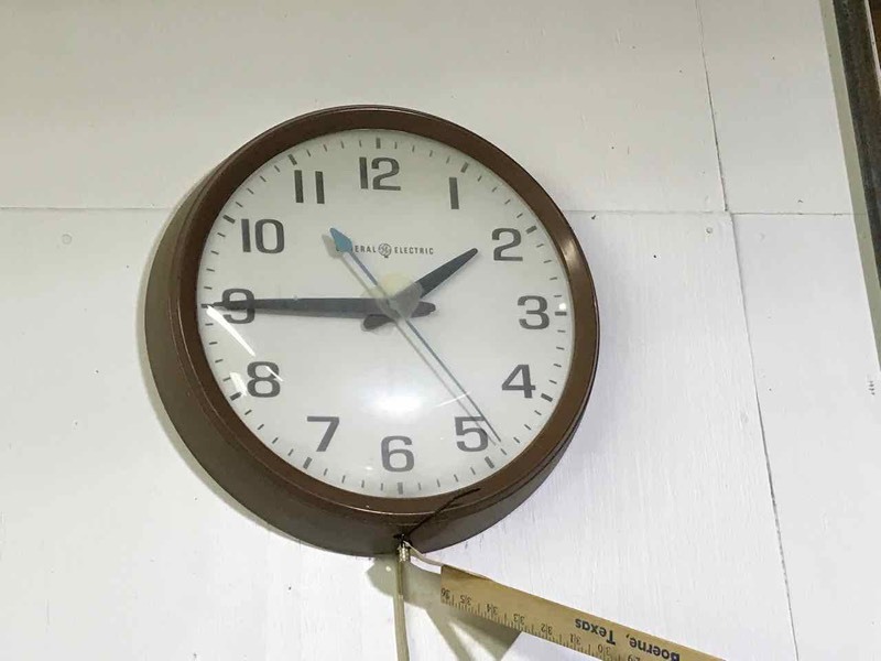 lot 213 image: General Electric Wall Clock, electric