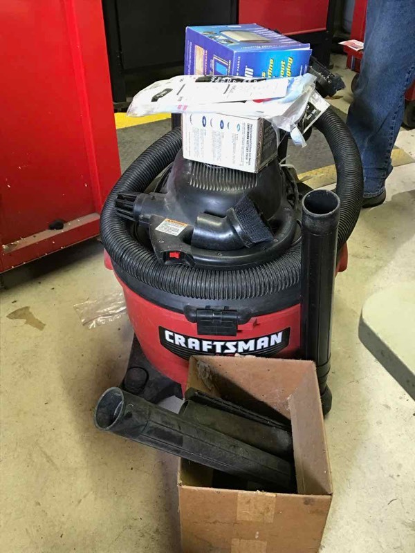 lot 223 image: Craftsman 16 gallon 6.25 HP WetDry vac with accessories
