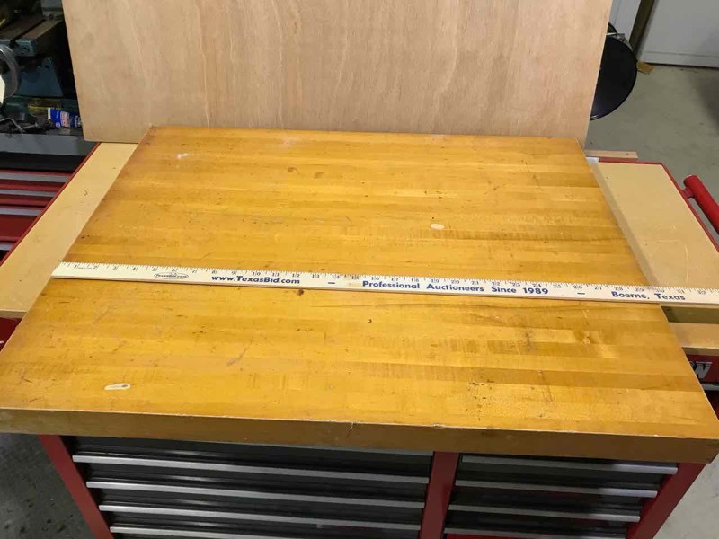 lot 225 image: Butcher Block Top Cutting Board,  30� in. x 24� in. x 1-34� in. thick (heavy)