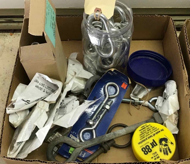 lot 280 image: Box of lifting Eyes and Chain Links (assorted)