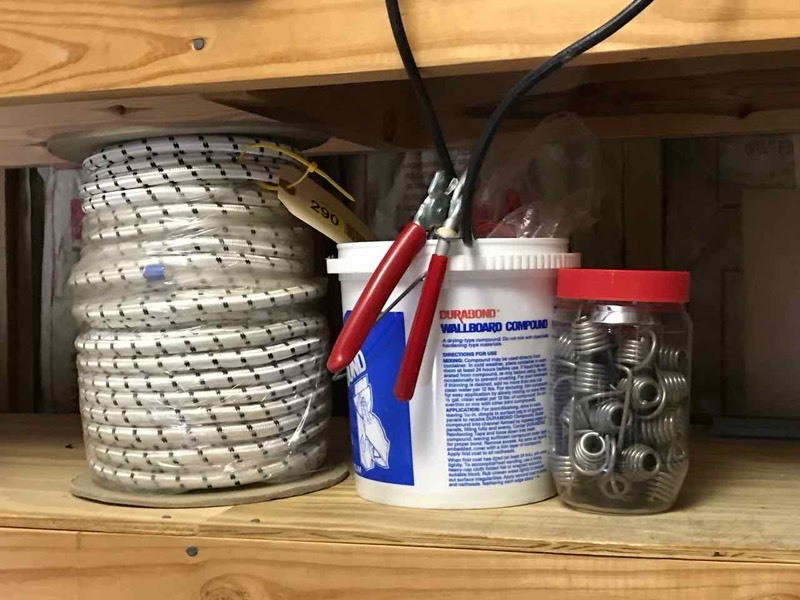 lot 290 image: Roll of Bungee Cord 12� in., unknown length, comes with connectors