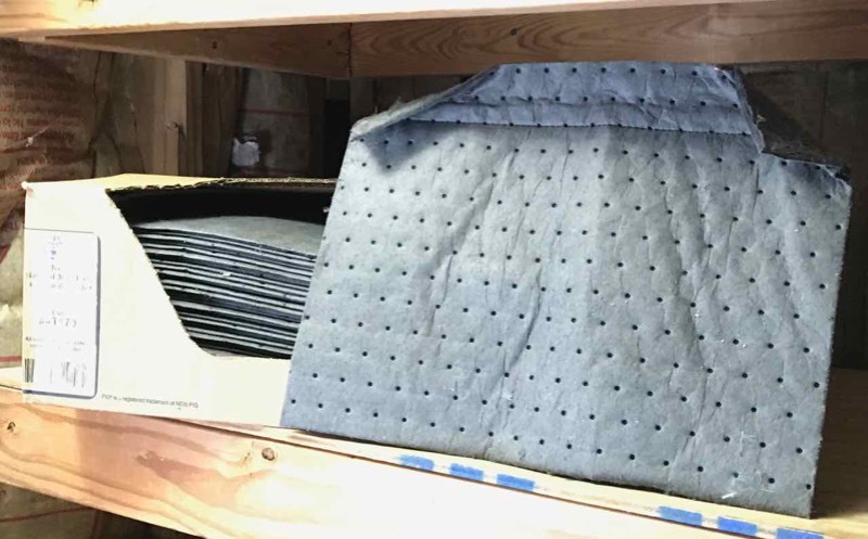 lot 292 image: Universal Mat pads (absorbent)