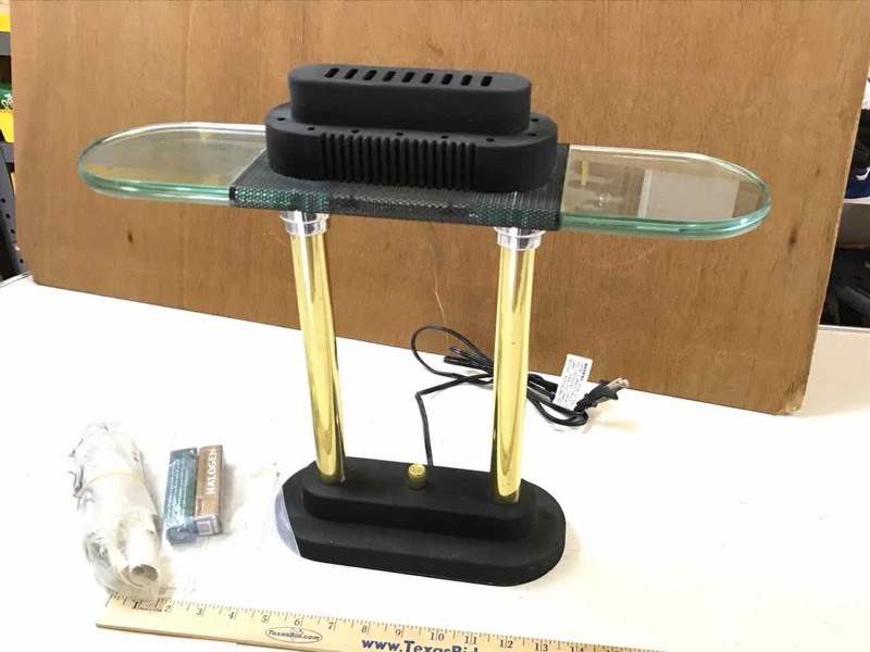 lot 326 image: Desk Lamp. 18� in.� x 16� in. tall