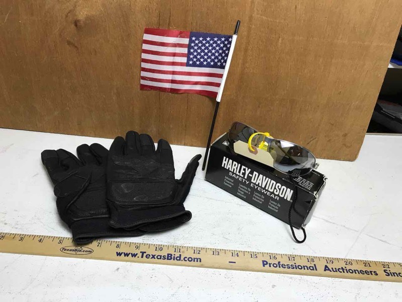 lot 345 image: Harley Davidson Safety Glasses (HD503), Hatch riding gloves