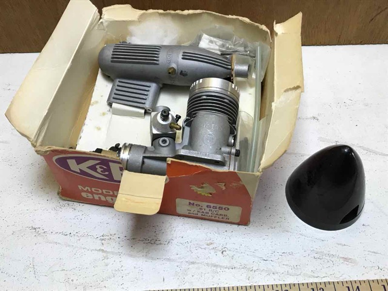lot 355 image: Model Aircraft Engine  K&B Model Engine, No. 6550 (on box)