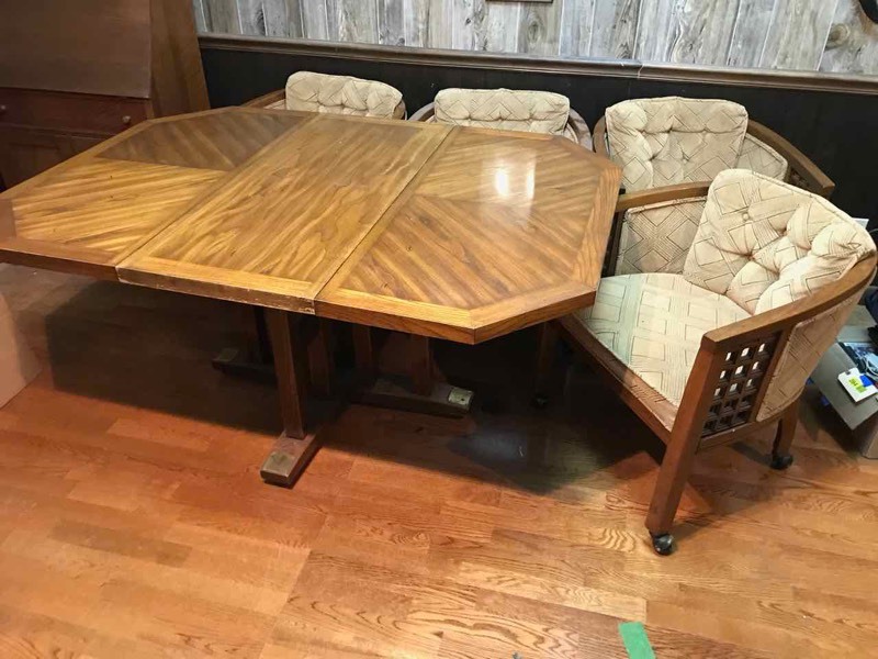 lot 362 image: Dinette Table and four chairs (has leaf in it also). 72� in. x 42� in.� with leaf x 28� in.� tall