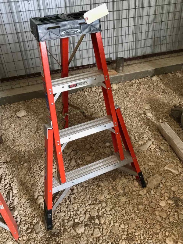 lot 505 image: Werner Step Ladder, 4 ft., fiberglass