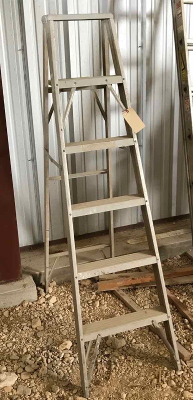 lot 509 image: Aluminum Step Ladder, 6 ft.