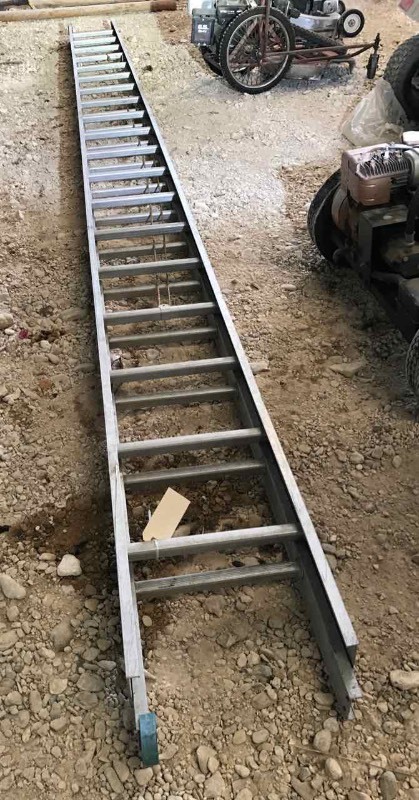 lot 512 image: Aluminum Extension Ladder, 40 ft.