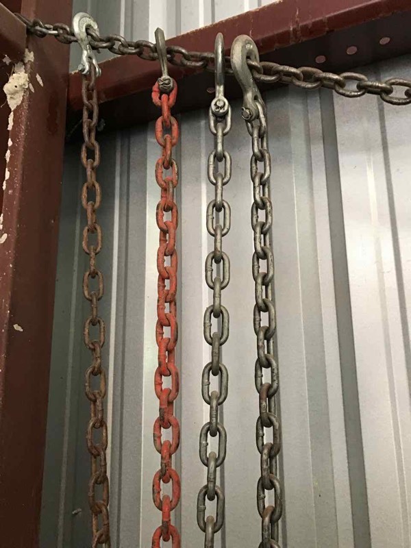 lot 539 image: Chains (3), two-4 ft and one-6 ft with hooks