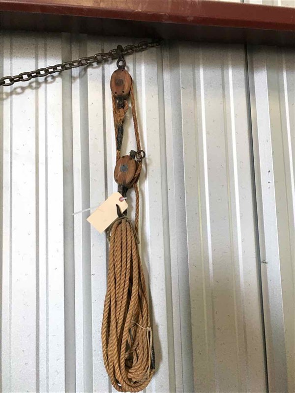 lot 559 image: Wooden Rope Block and Tackle