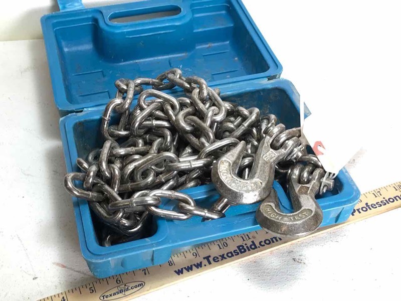 lot 562 image: Chain, 14 ft, 516 in with hooks in blue carrier tote