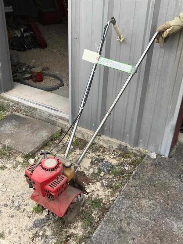 lot 568 image: Mantis 2-cycle tiller, unknown condition