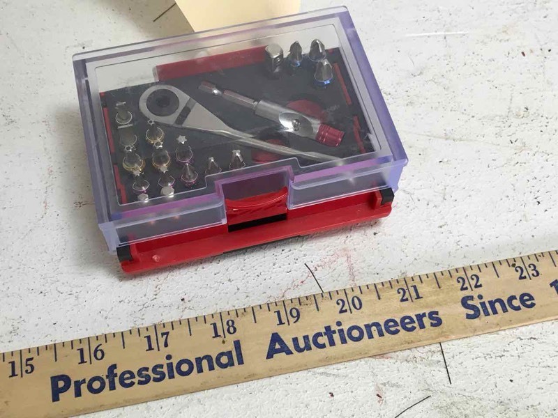 lot 577 image: Bit Drive Set and pneumatic die grinder