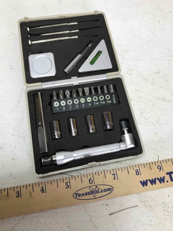 lot 579 image: Military Association bit drive set