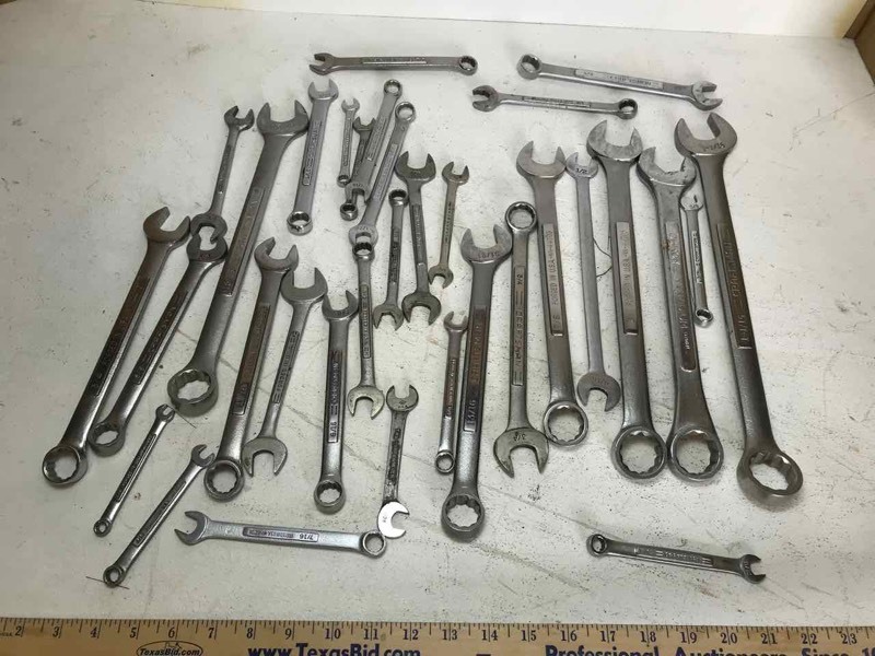 lot 584 image: Craftsman and others Combination Wrenches, 1-116 in to 38 in