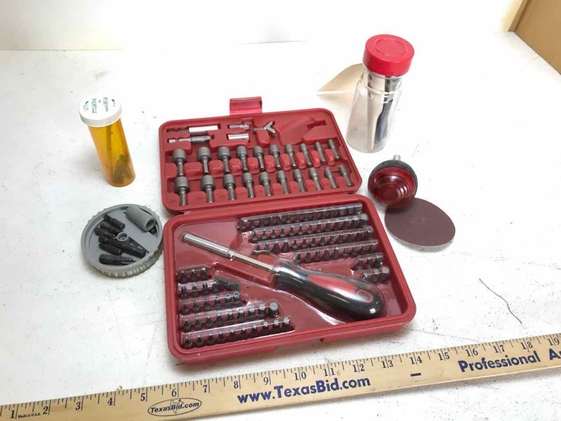 lot 585 image: Griots Bit Driver Set