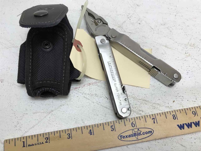 lot 594 image: Leatherman Tool