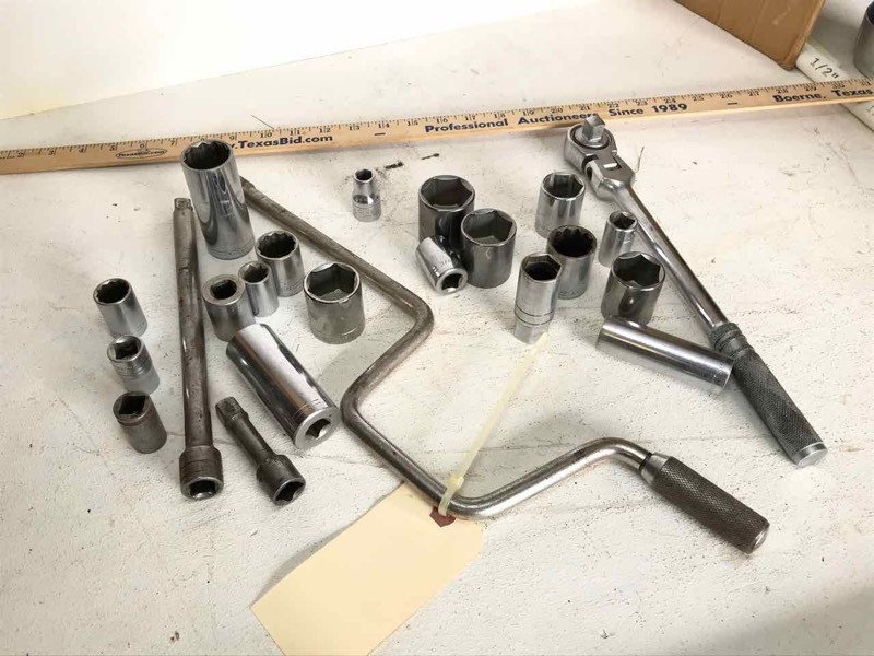 lot 607 image: Socket Set 12 Drive, sockets, flex head ratchet, speed handle, extensions (mostly Craftsman)