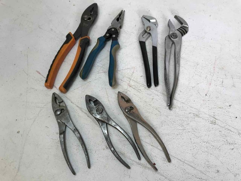 lot 620 image: Pony, Craftsman and others ship joint pliers