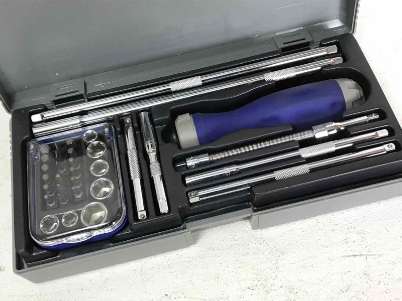 lot 636 image: Kobalt Socket Set and Driver, 14 in
