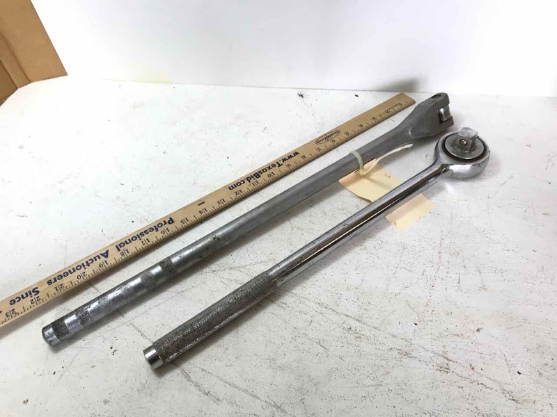 lot 638 image: Herbrand 34 in Drive Breaker Bar and Ratchet (no name)