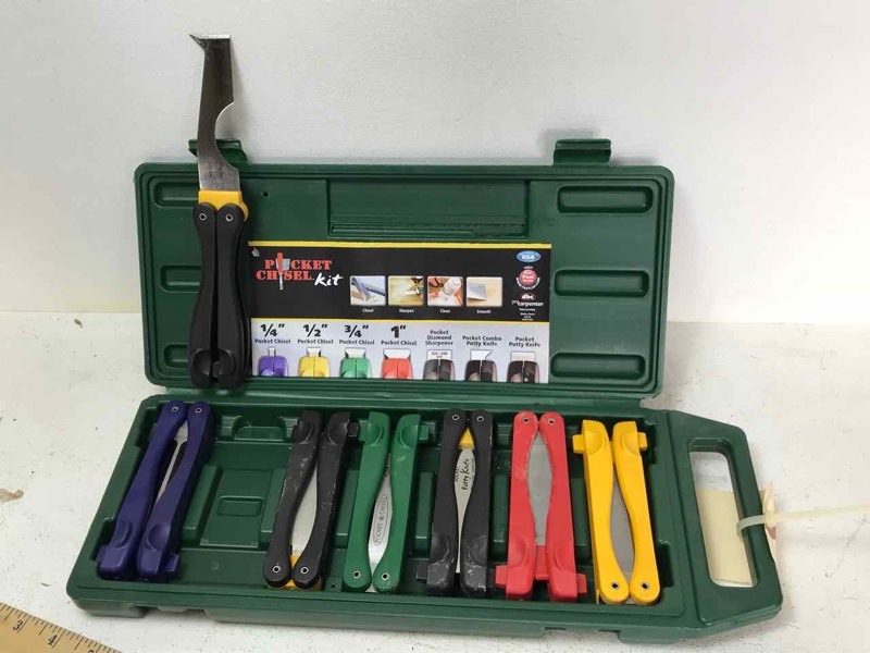 lot 656 image: Pro Carpenter Folding Pocket Chisel Set in case
