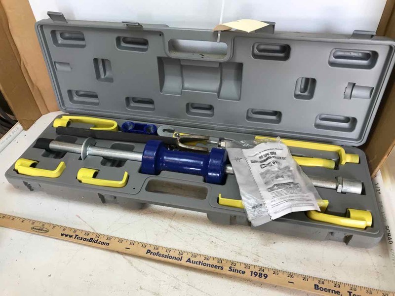 lot 668 image: Cummins ten pound Slide Hammer Puller Set