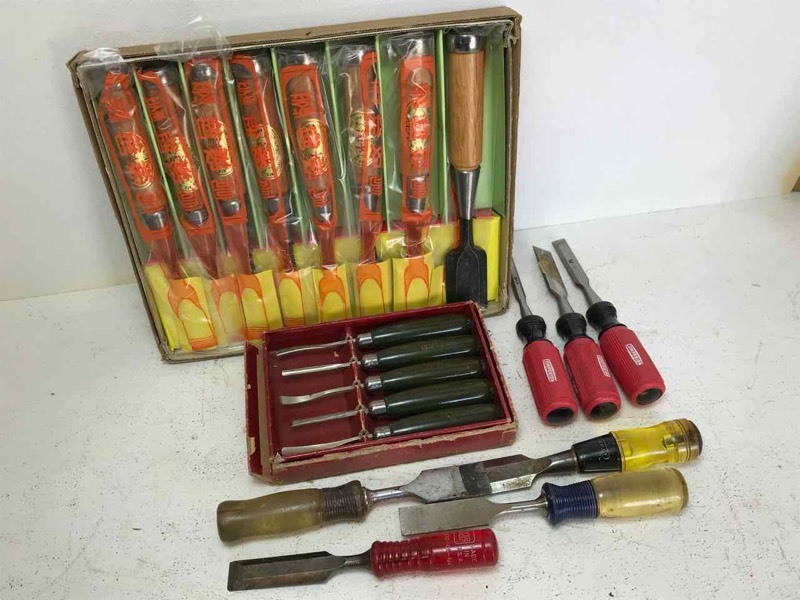 lot 676 image: Box of Wood Chisels, assorted brands
