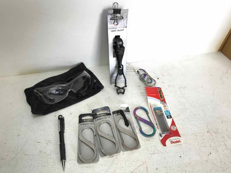 lot 680 image: S-Biner clips