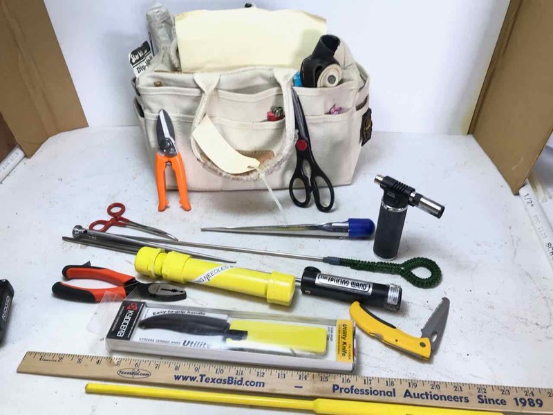 lot 695 image: Florida Coast Tool bag Rope Splicer, Scissor, Rope and rope tying tools, etc.