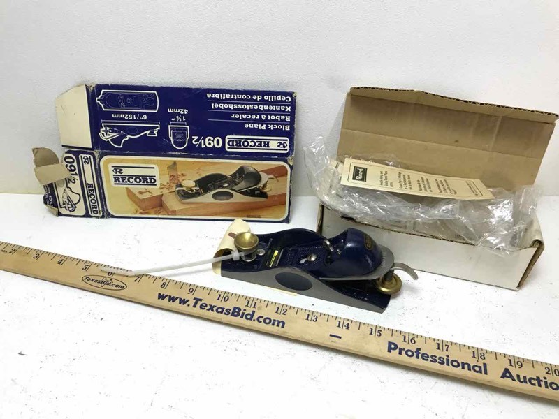lot 725 image: Record 09 12 Block Plane