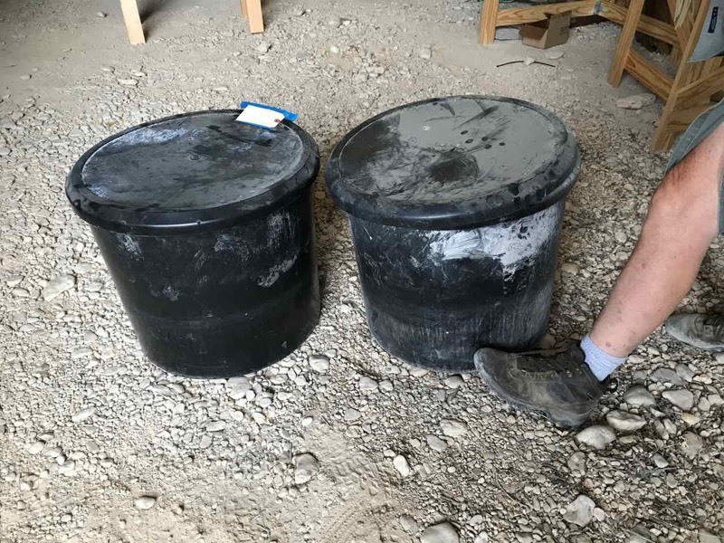 lot 753 image: Two Plastic Tubs with lids and one extra lid