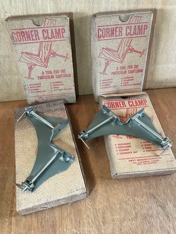 lot 761 image: Swift Mfg. Corner Clamps (4)