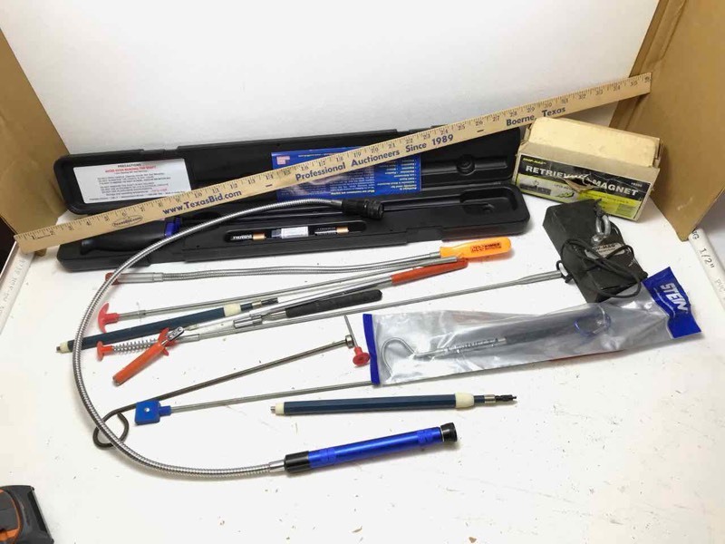 lot 795 image: Retrieving Tools