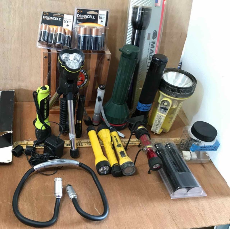 lot 803 image: Box of flashlights, Maglite and others