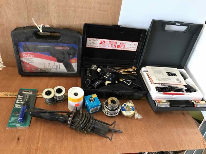 lot 805 image: Soldering Guns and Solder