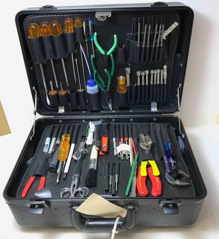 lot 806 image: Executive Tool Kit
