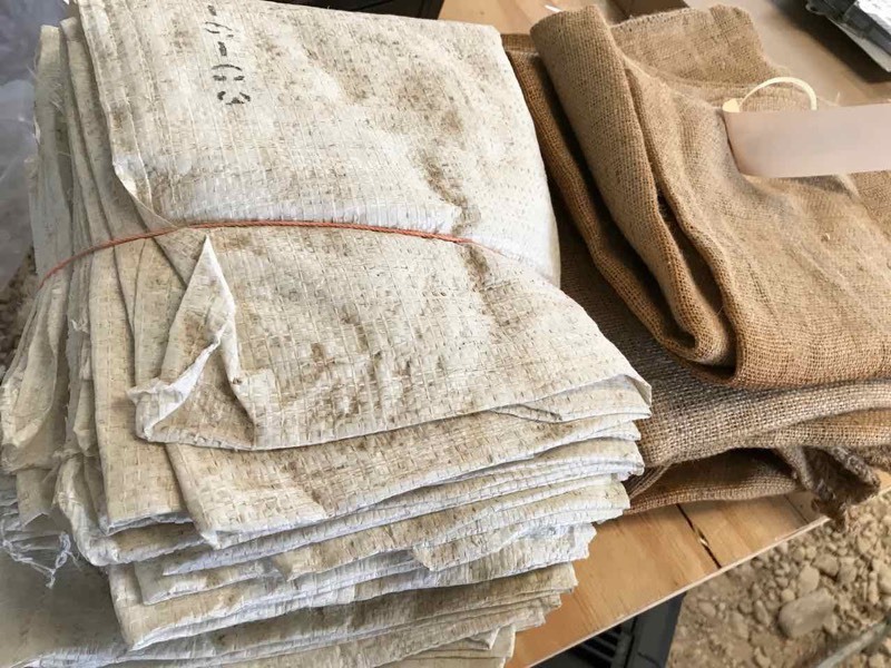lot 812 image: Feed Bags