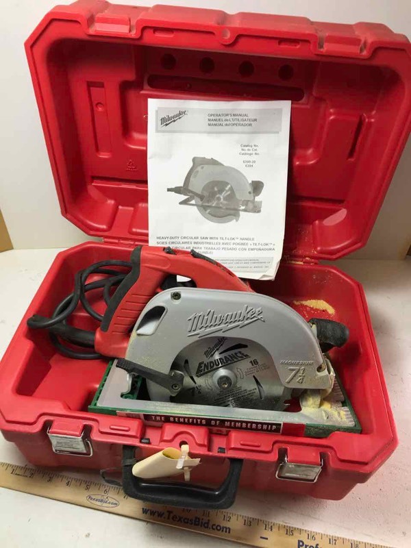 lot 817 image: Milwaukee Circular Saw TILT-LOK, Mod. 6390-20 in red case