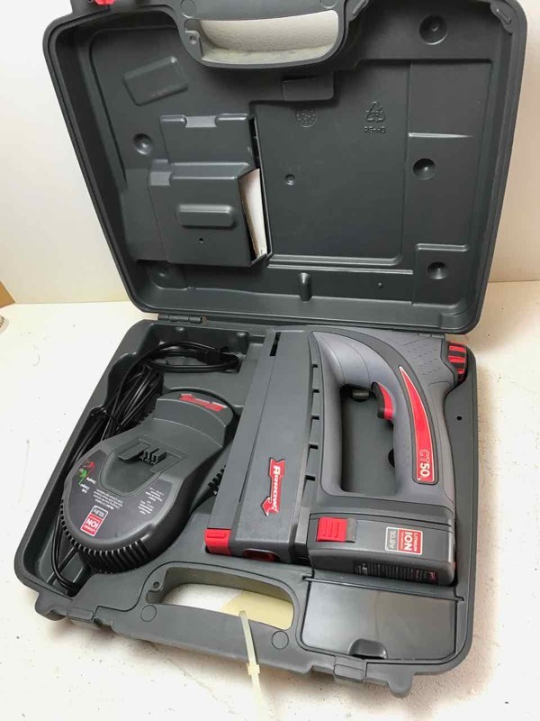 lot 819 image: Arrow Battery Powered Staple Gun, charger and case