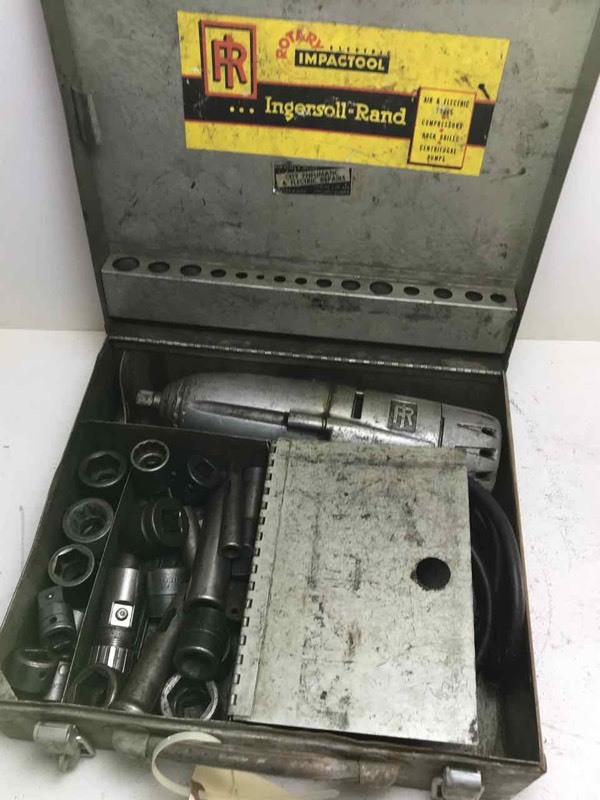 lot 841 image: Ingersol Rand Electric 58 in Impact Tool and Sockets (yes, 58 inch drive)