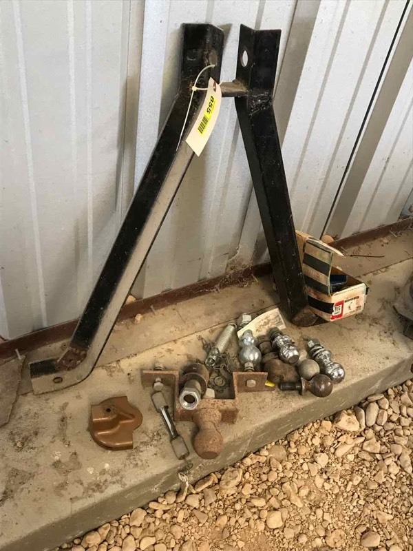 lot 855 image: Trailer Balls, tow bar, trailer hitch