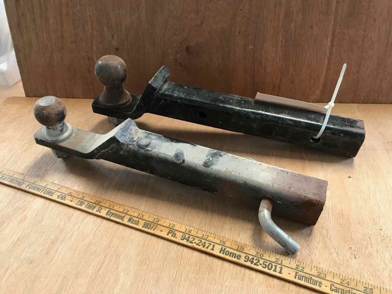 lot 856 image: (2) Two Inch Receivers (2-516) and (2 in)