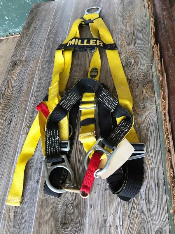 lot 863 image: Miller Body Harness, Style 831 (yellowblack), used
