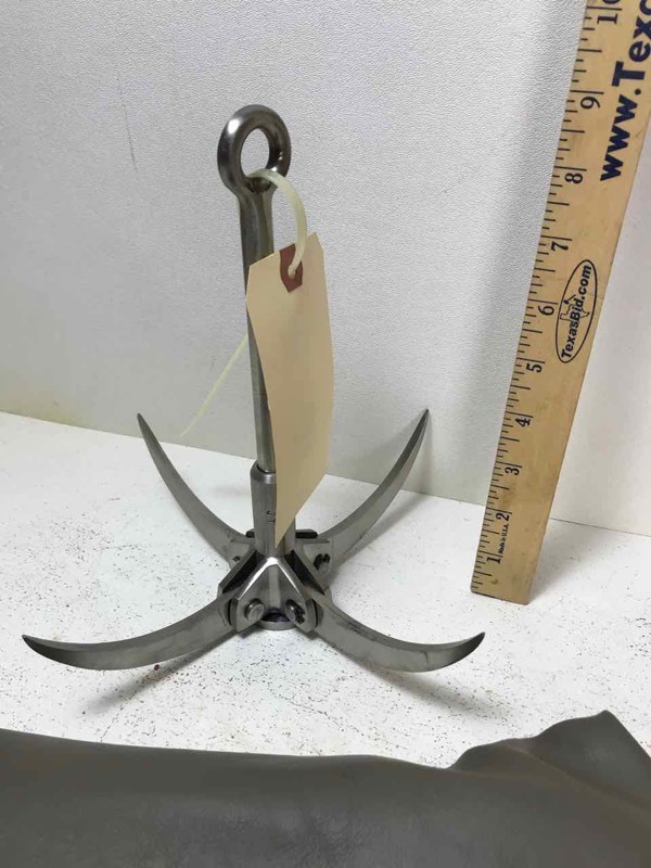 lot 883 image: JY Stainless Steel Collapsible Grapple Hook and bag